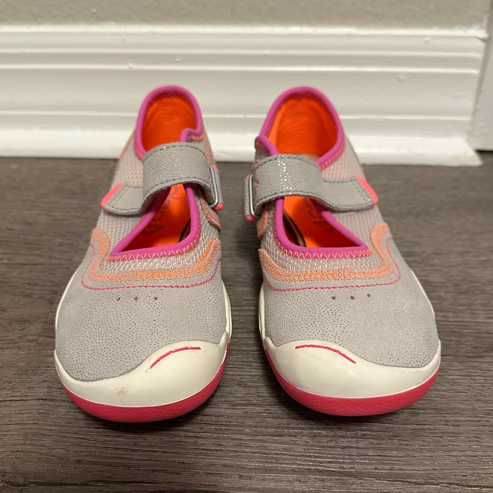 Plae silver maryjanes